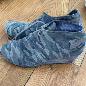 Toms wedge boots